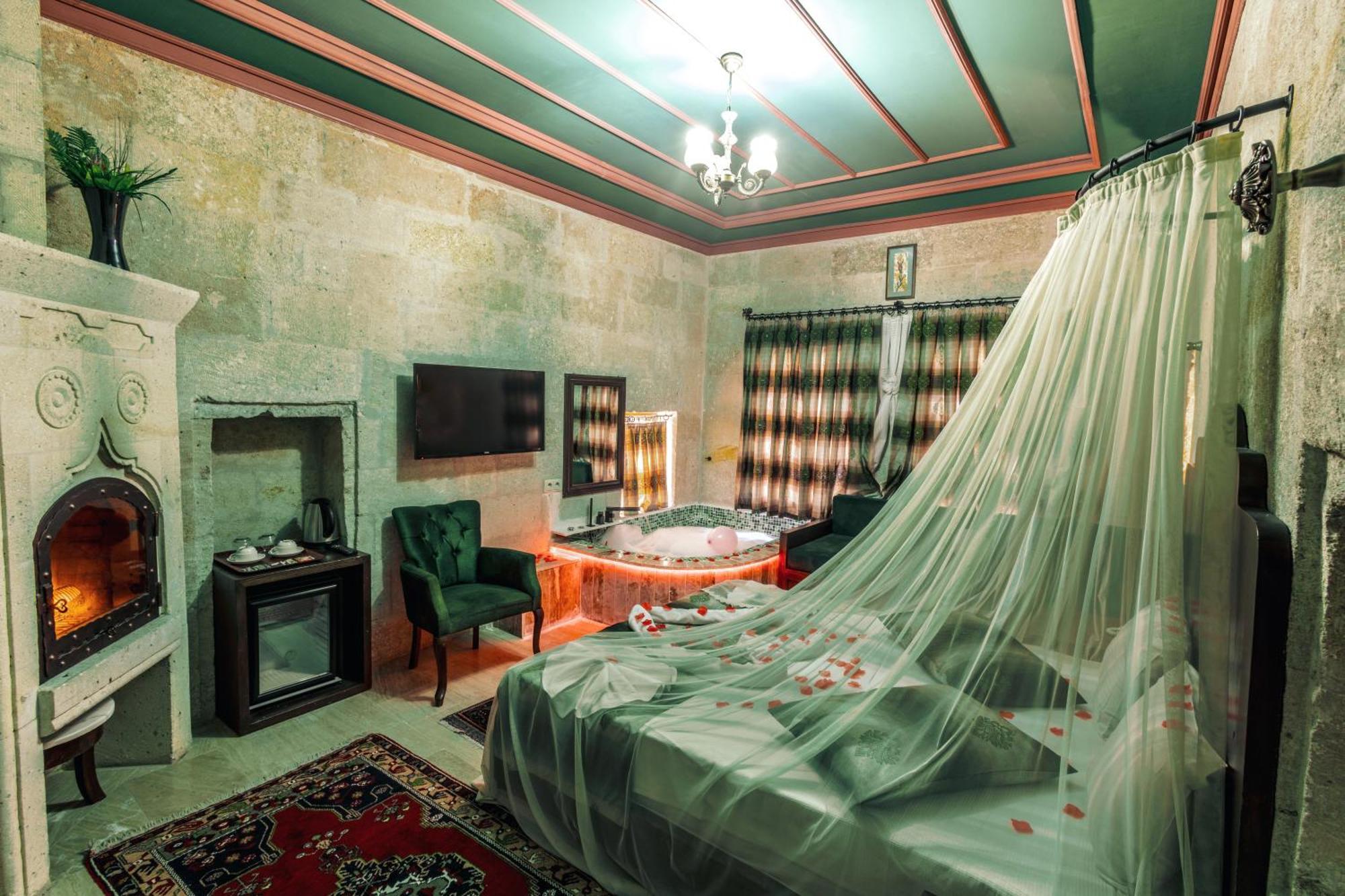 Tafana Cave & Stone Lodge Юргюп Екстериор снимка