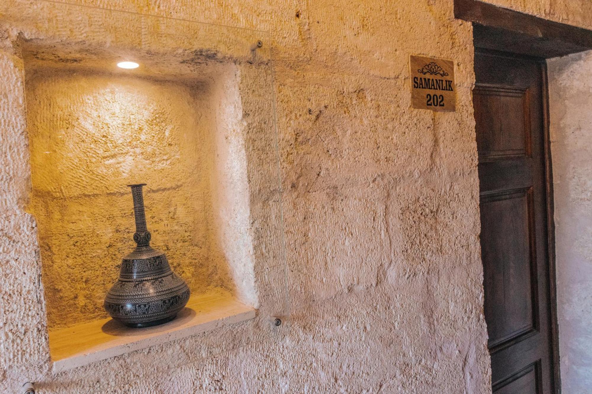 Tafana Cave & Stone Lodge Юргюп Екстериор снимка