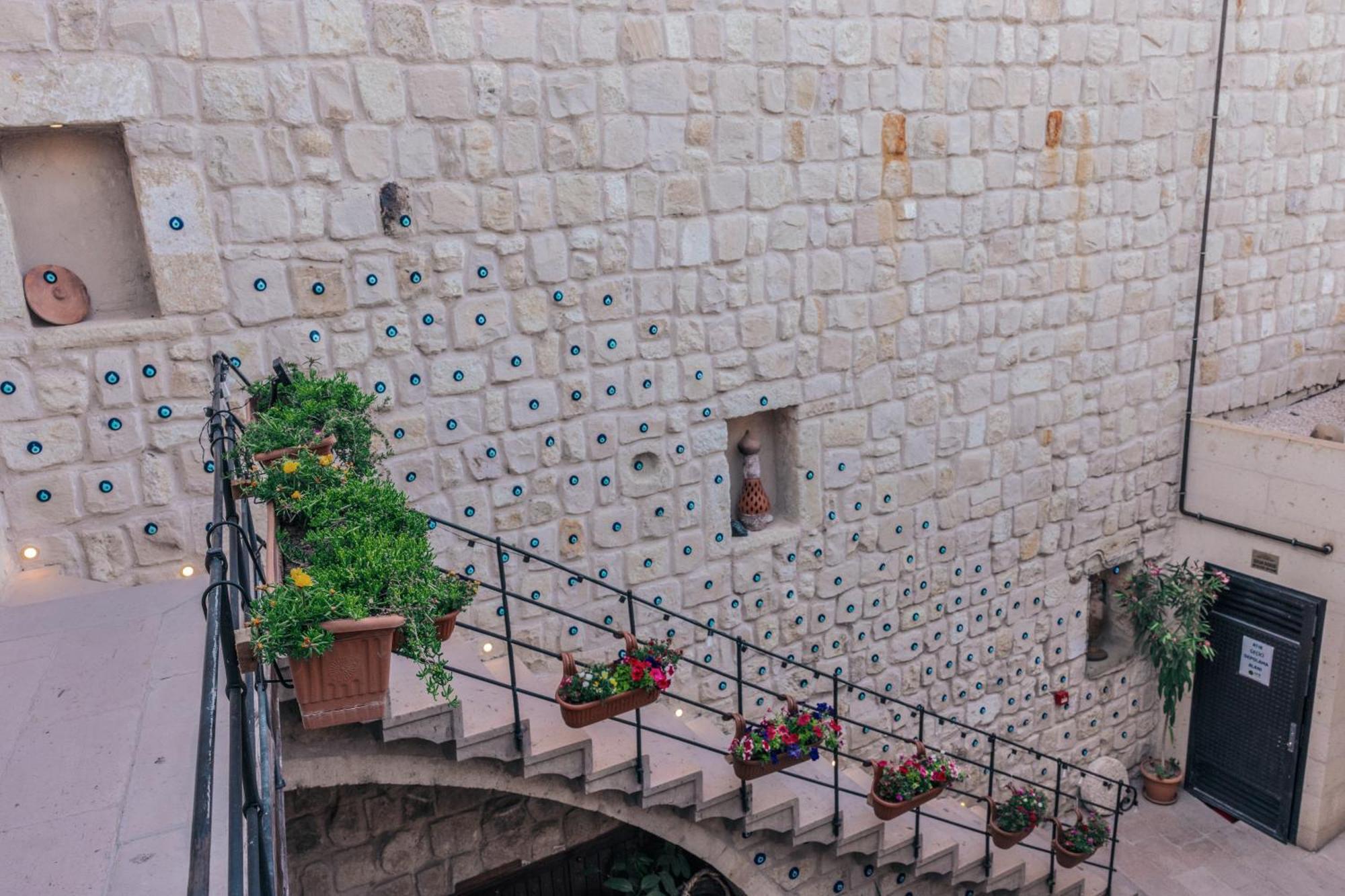 Tafana Cave & Stone Lodge Юргюп Екстериор снимка