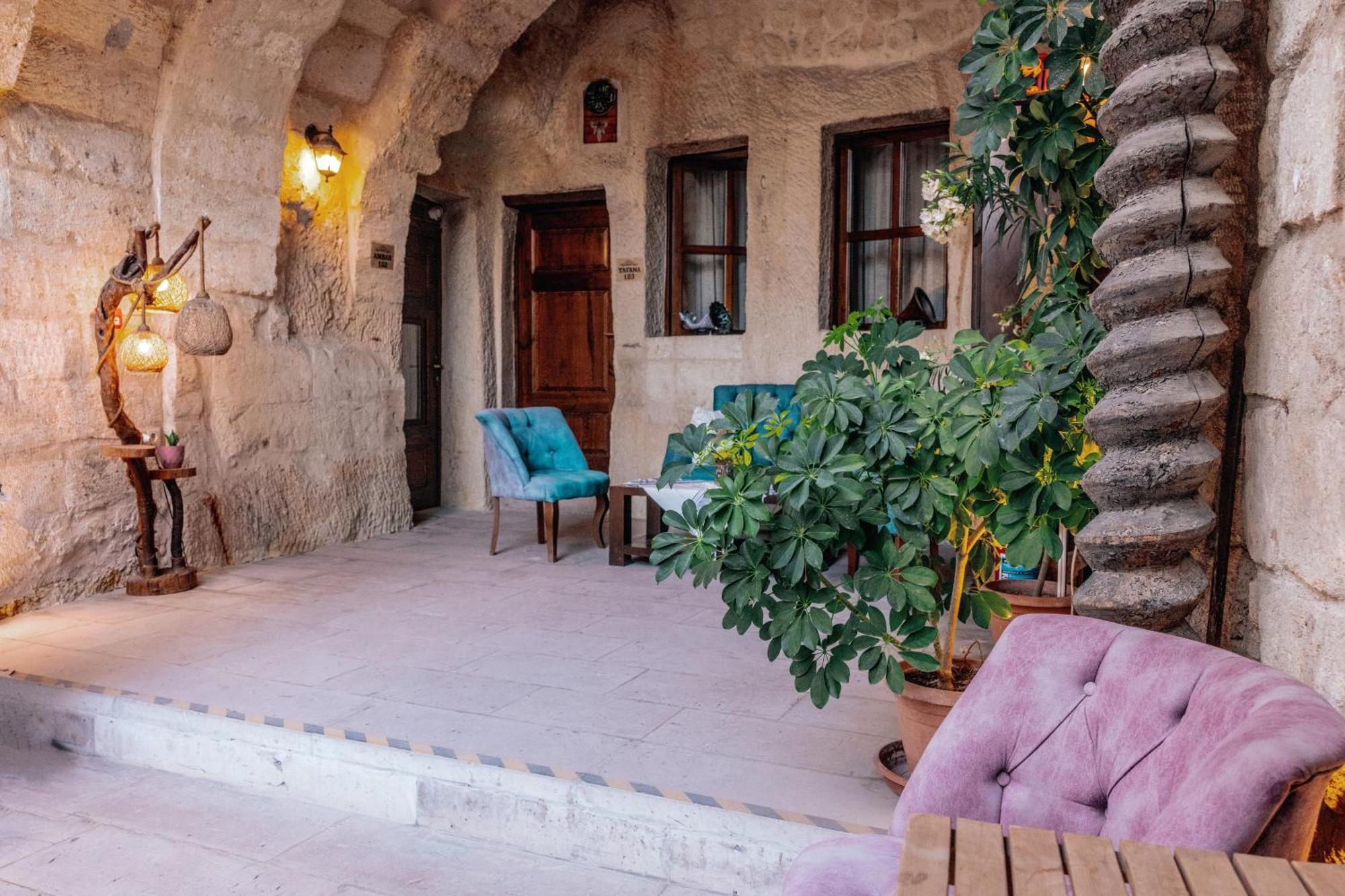 Tafana Cave & Stone Lodge Юргюп Екстериор снимка