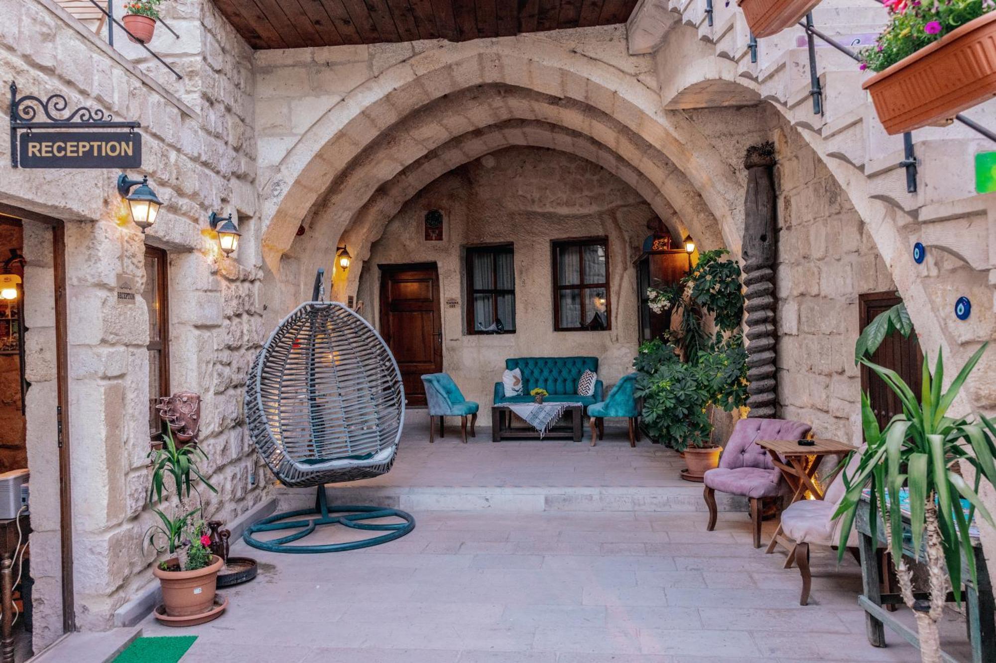 Tafana Cave & Stone Lodge Юргюп Екстериор снимка