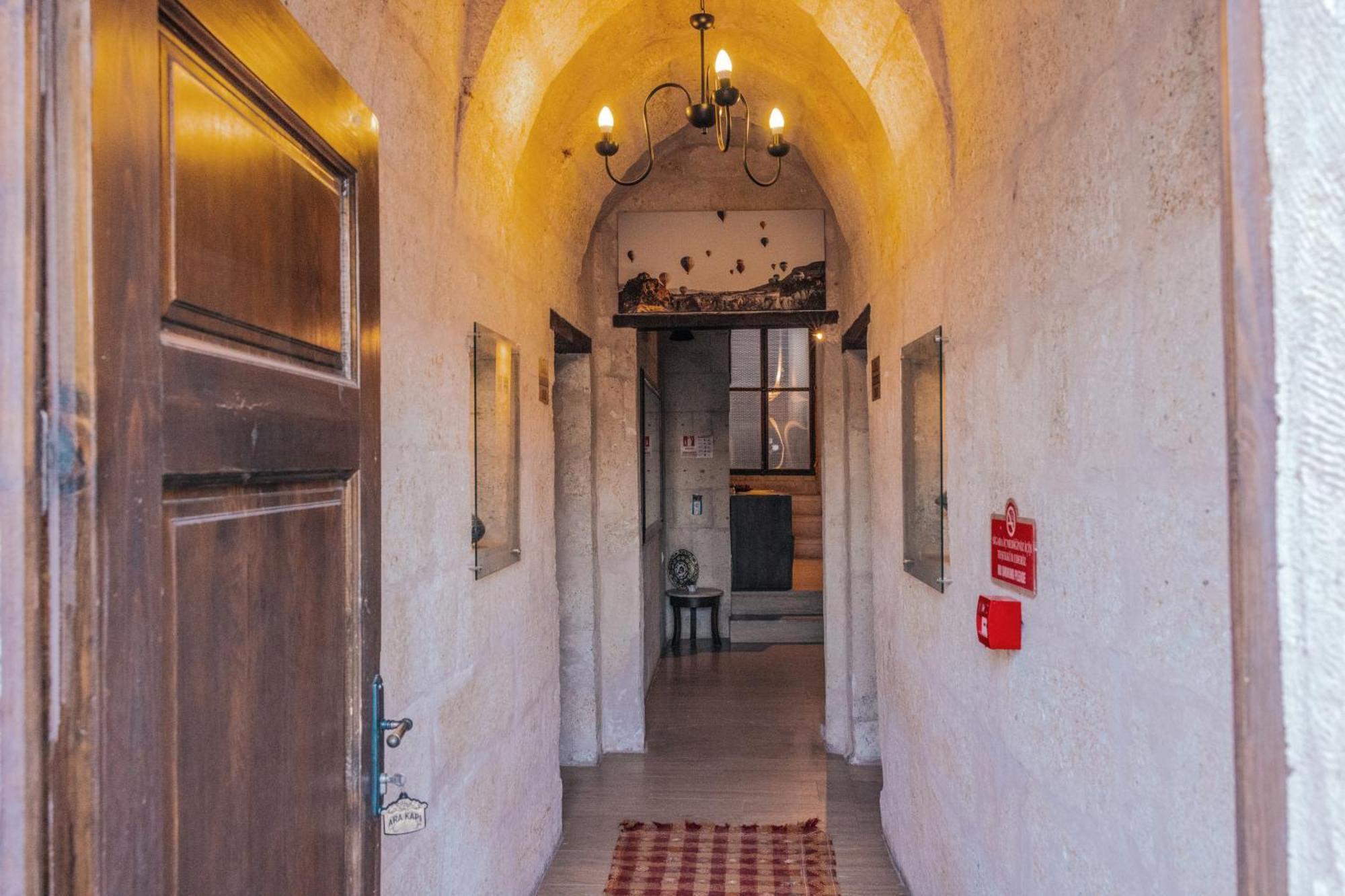 Tafana Cave & Stone Lodge Юргюп Екстериор снимка
