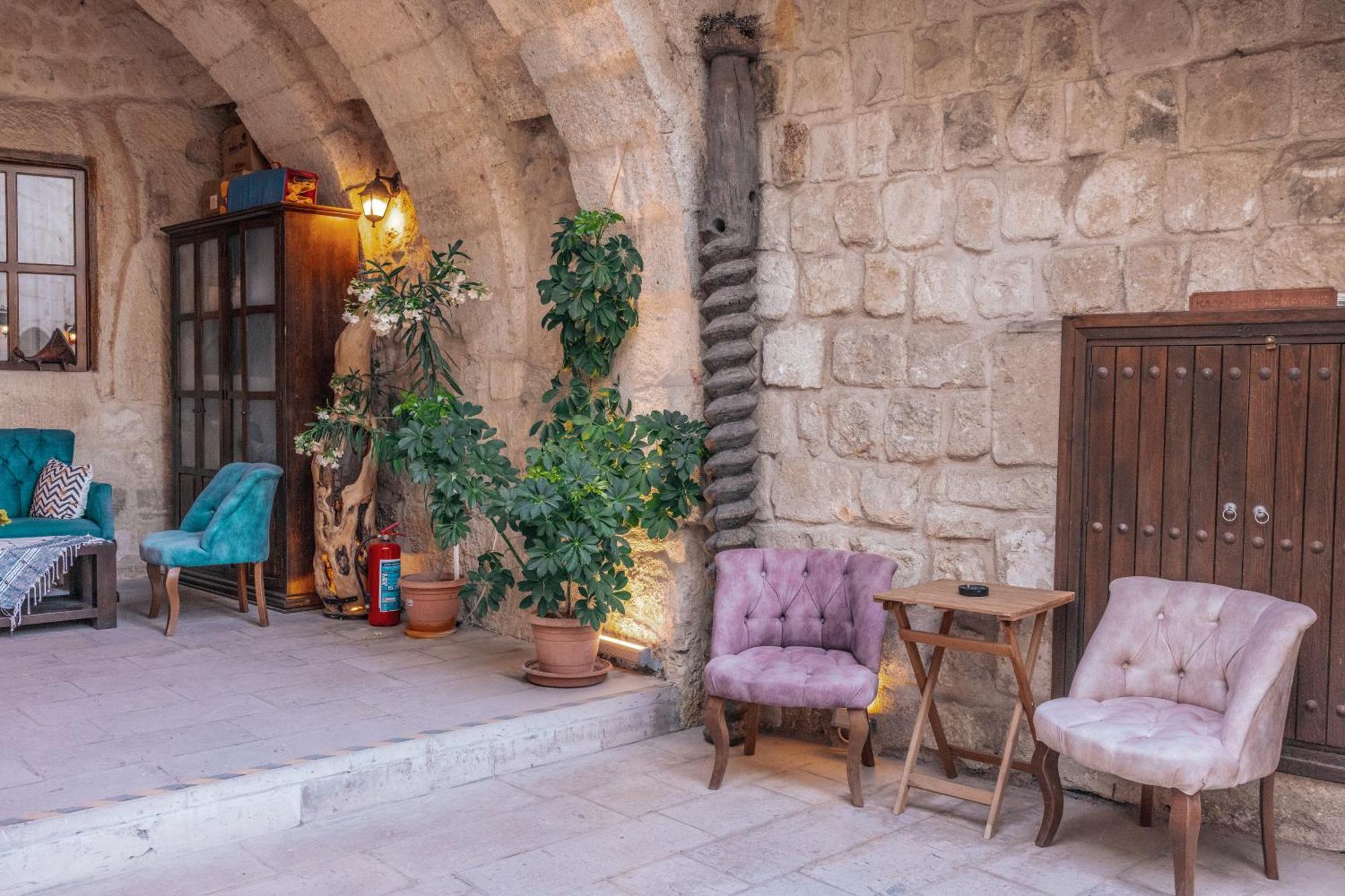 Tafana Cave & Stone Lodge Юргюп Екстериор снимка