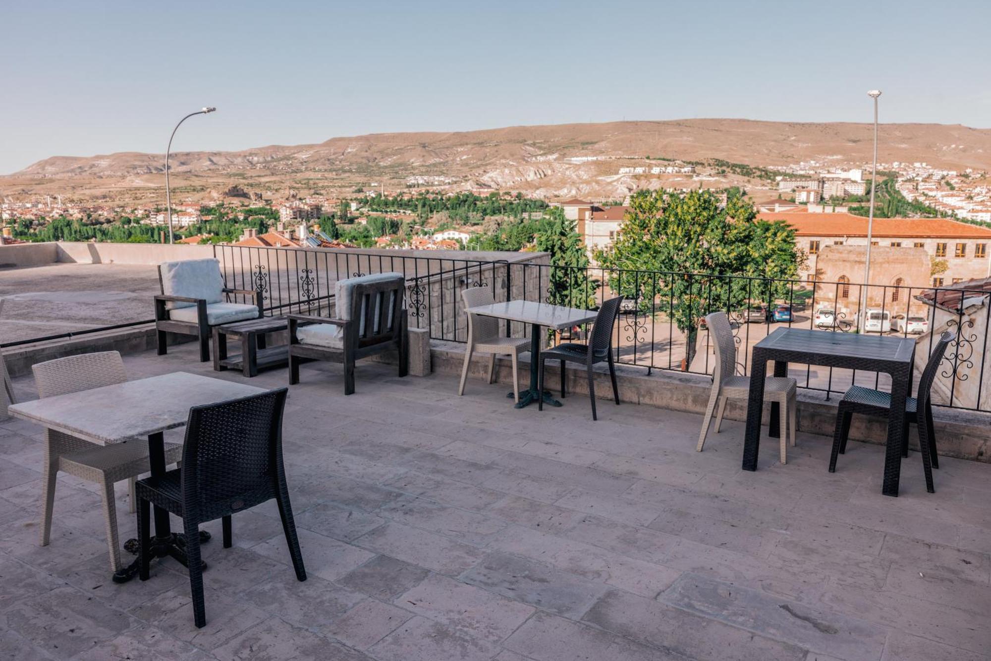 Tafana Cave & Stone Lodge Юргюп Екстериор снимка