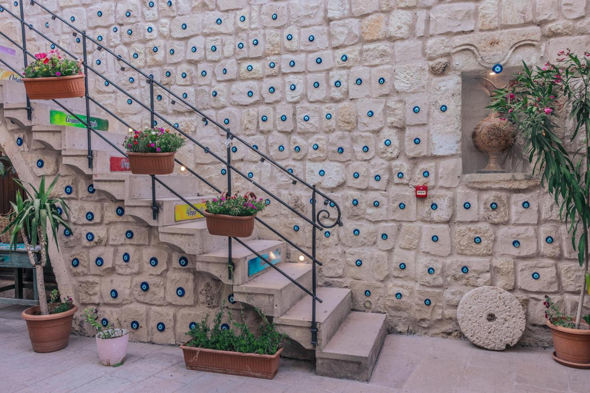 Tafana Cave & Stone Lodge Юргюп Екстериор снимка