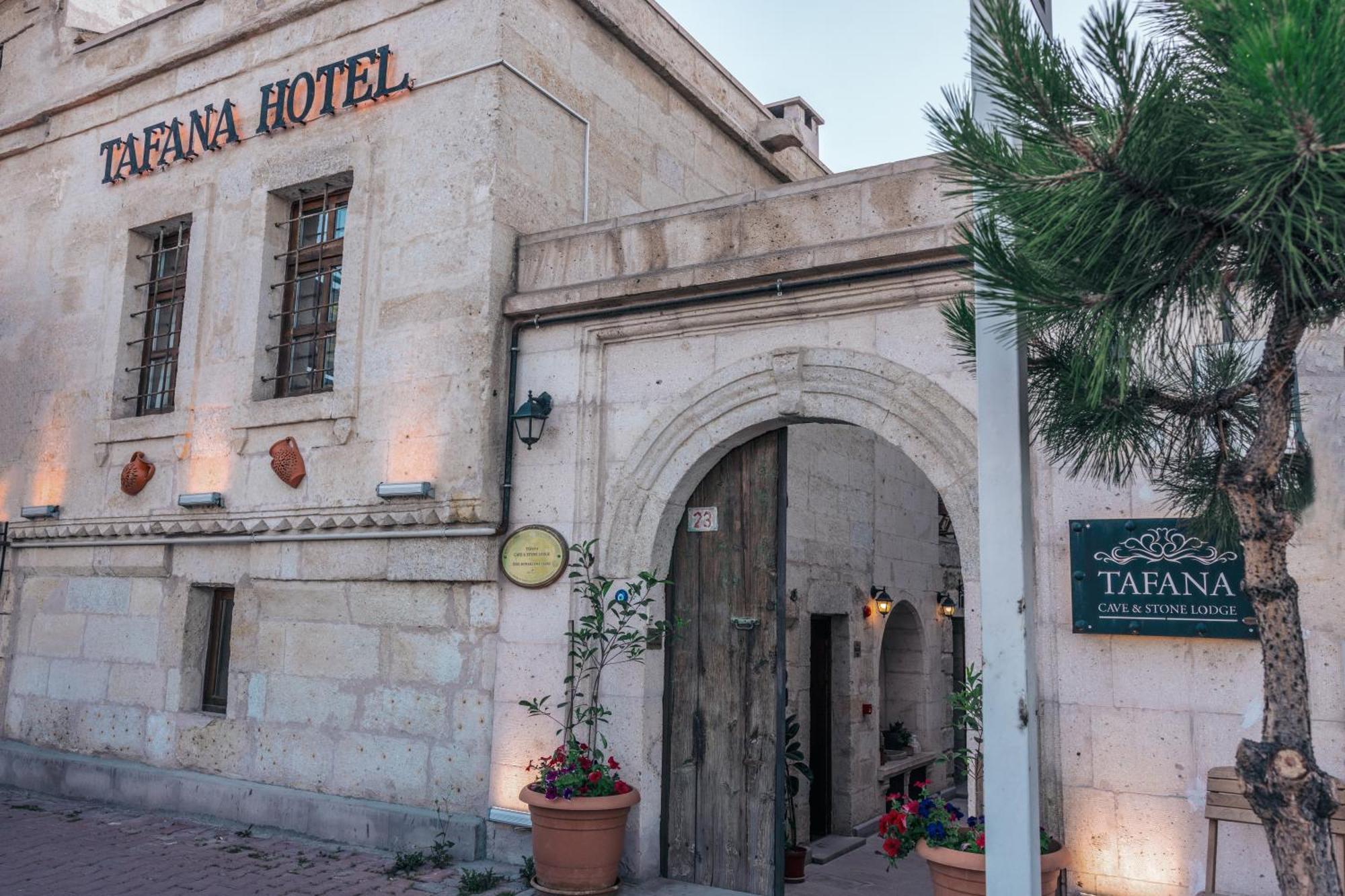 Tafana Cave & Stone Lodge Юргюп Екстериор снимка