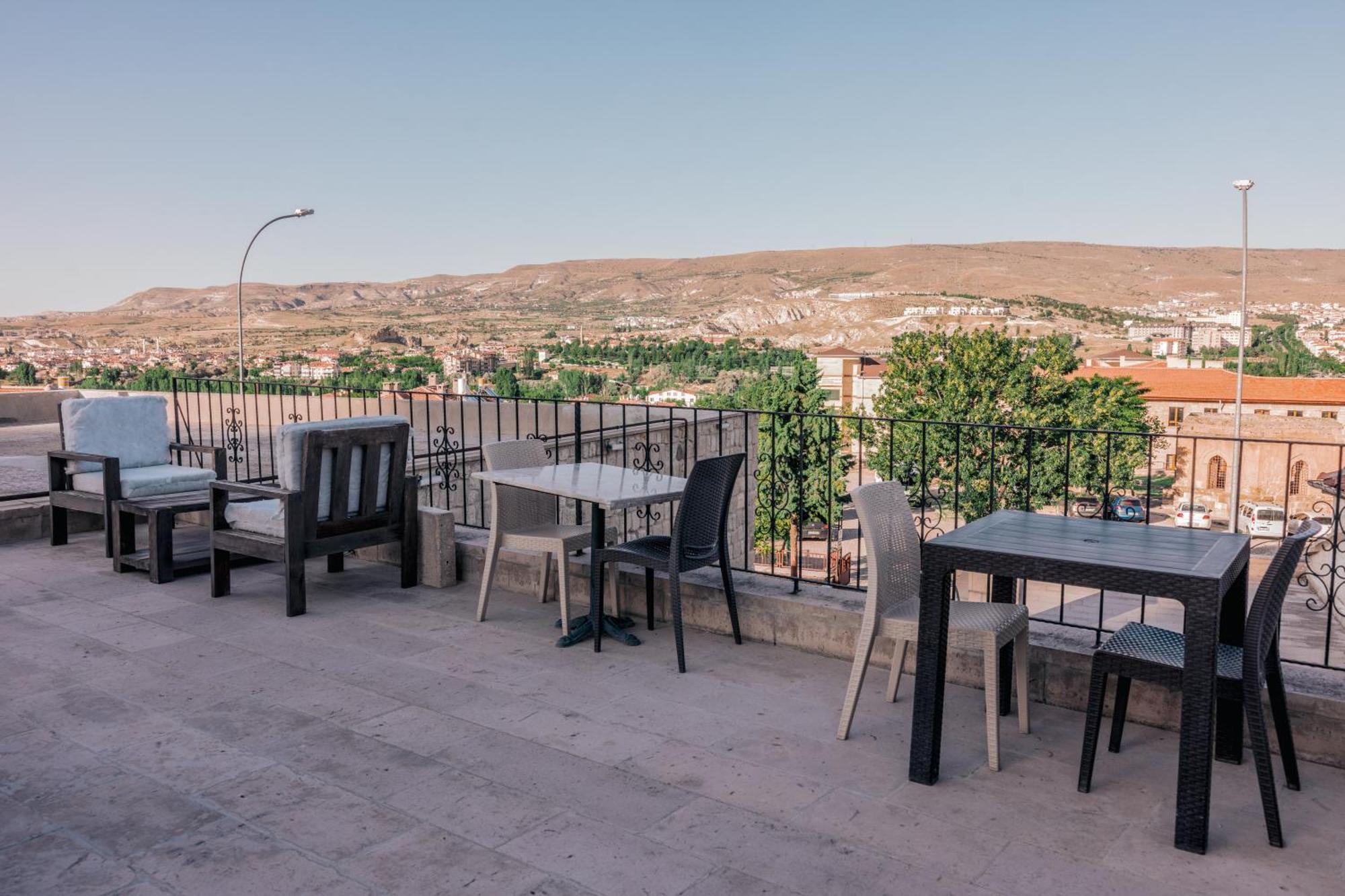 Tafana Cave & Stone Lodge Юргюп Екстериор снимка